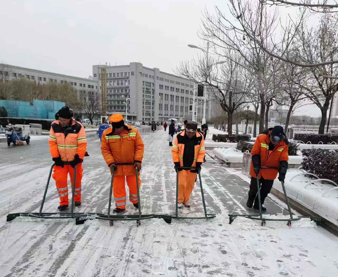 以雪为令 保障出行 | 大雪纷飞而至,918博天堂人清雪忙 以雪为令 保障出行 | 大雪纷飞而至,918博天堂人清雪忙
